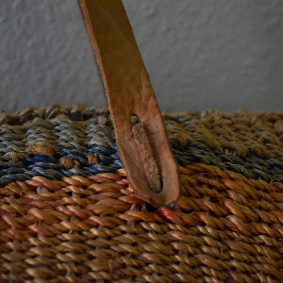 Woven Shoulder Bag - Picture 2 of 5